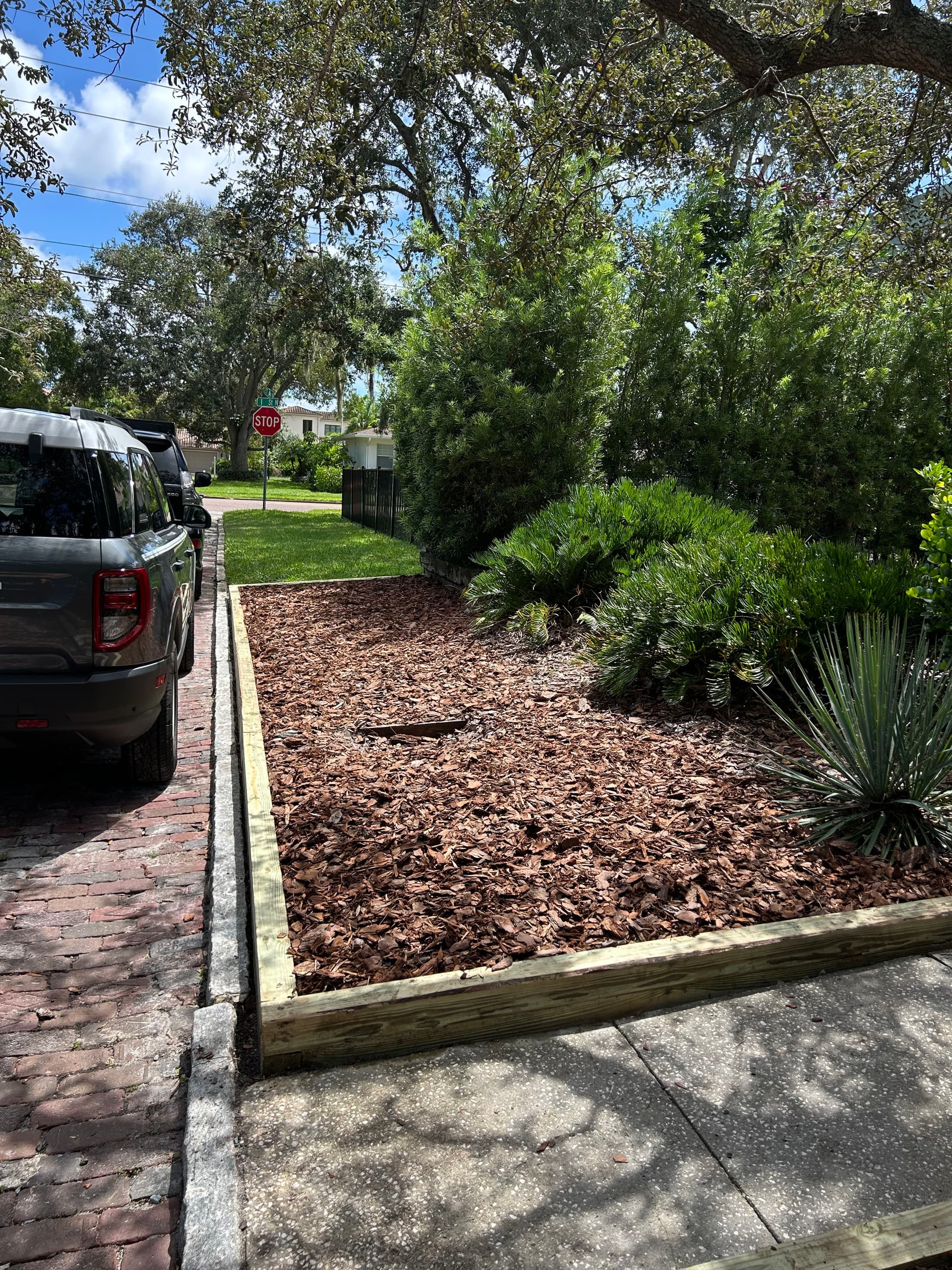 Gallery photos for Enhancing Curb Appeal with New Wooden Borders and Fresh Mulch Installation: Image #1