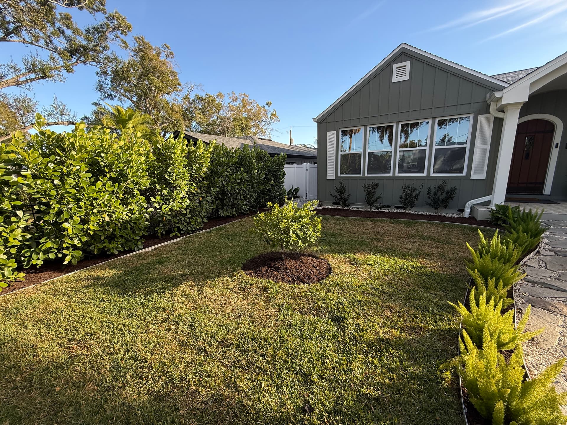 Gallery photos for Front Yard Landscaping Transformation: Image #2