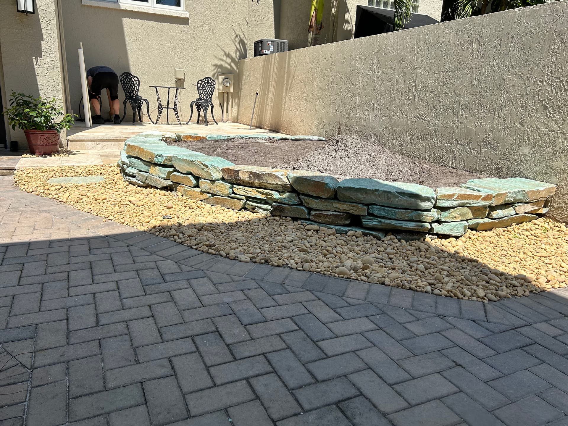 Gallery photos for Stunning Stonework Makeover with Green Boulder Wall: Image #9