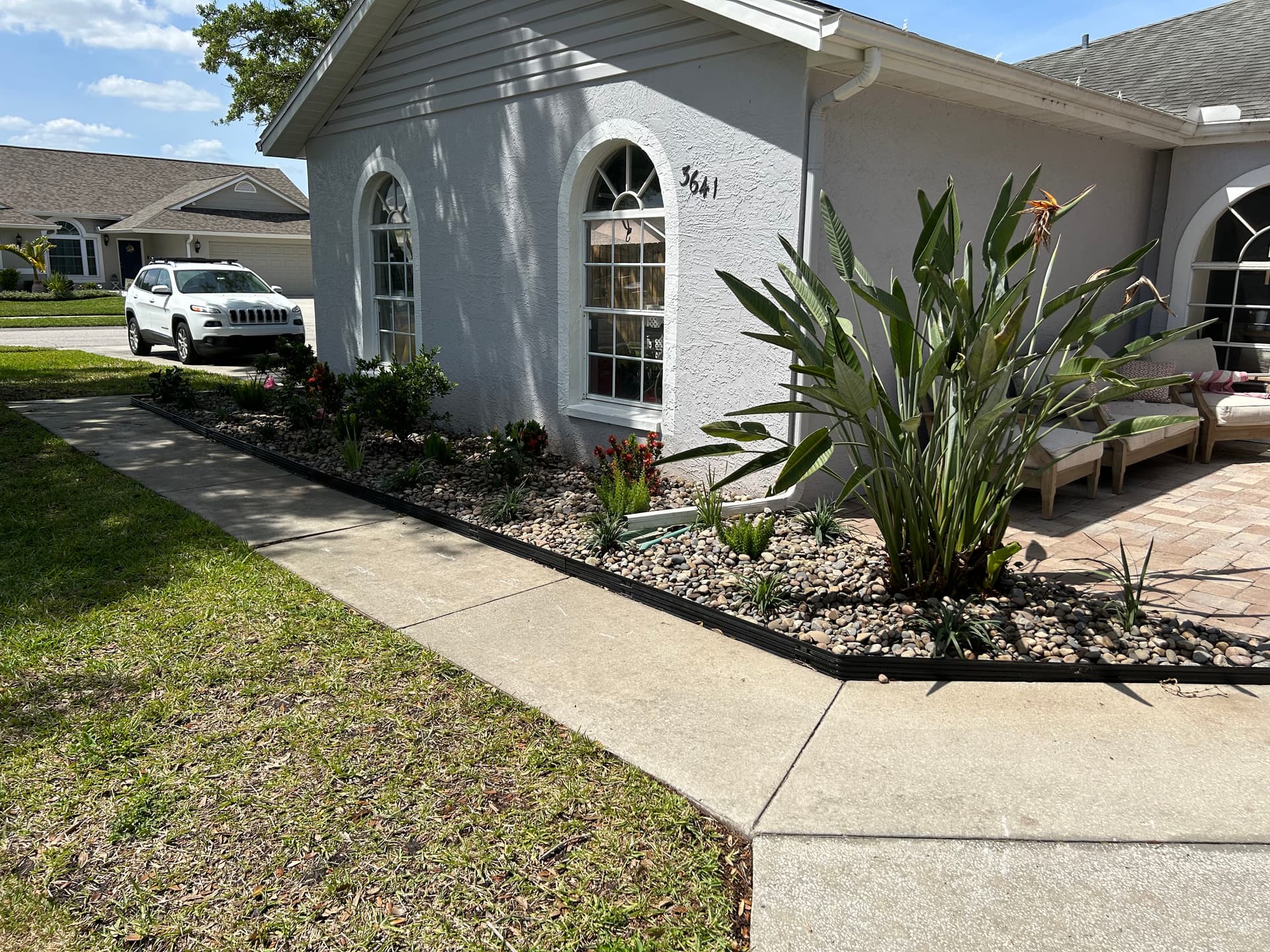 Gallery photos for Elegant Front Yard Reimagining with Rock Accents: Image #4