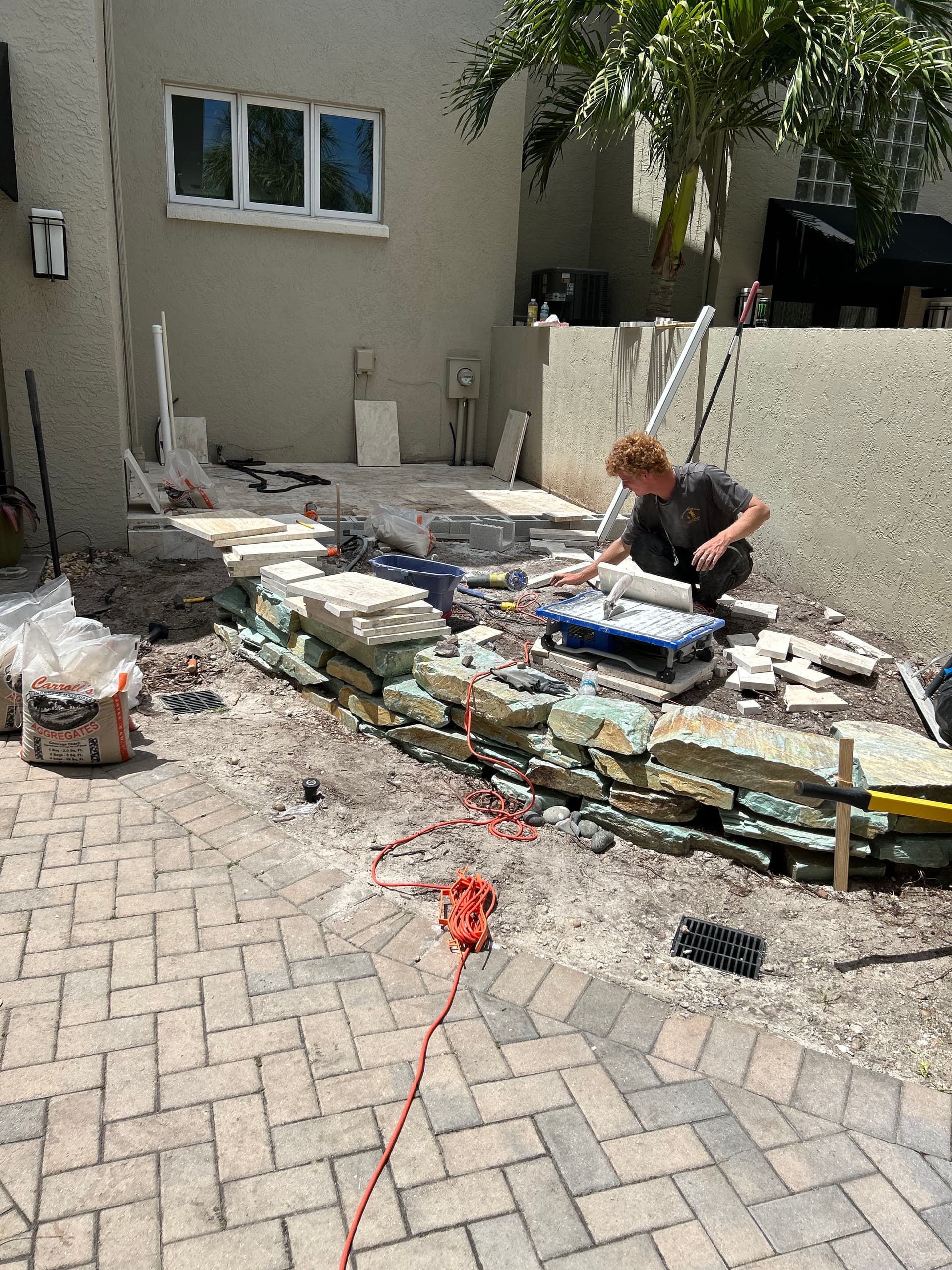 Gallery photos for Stunning Stonework Makeover with Green Boulder Wall: Image #5