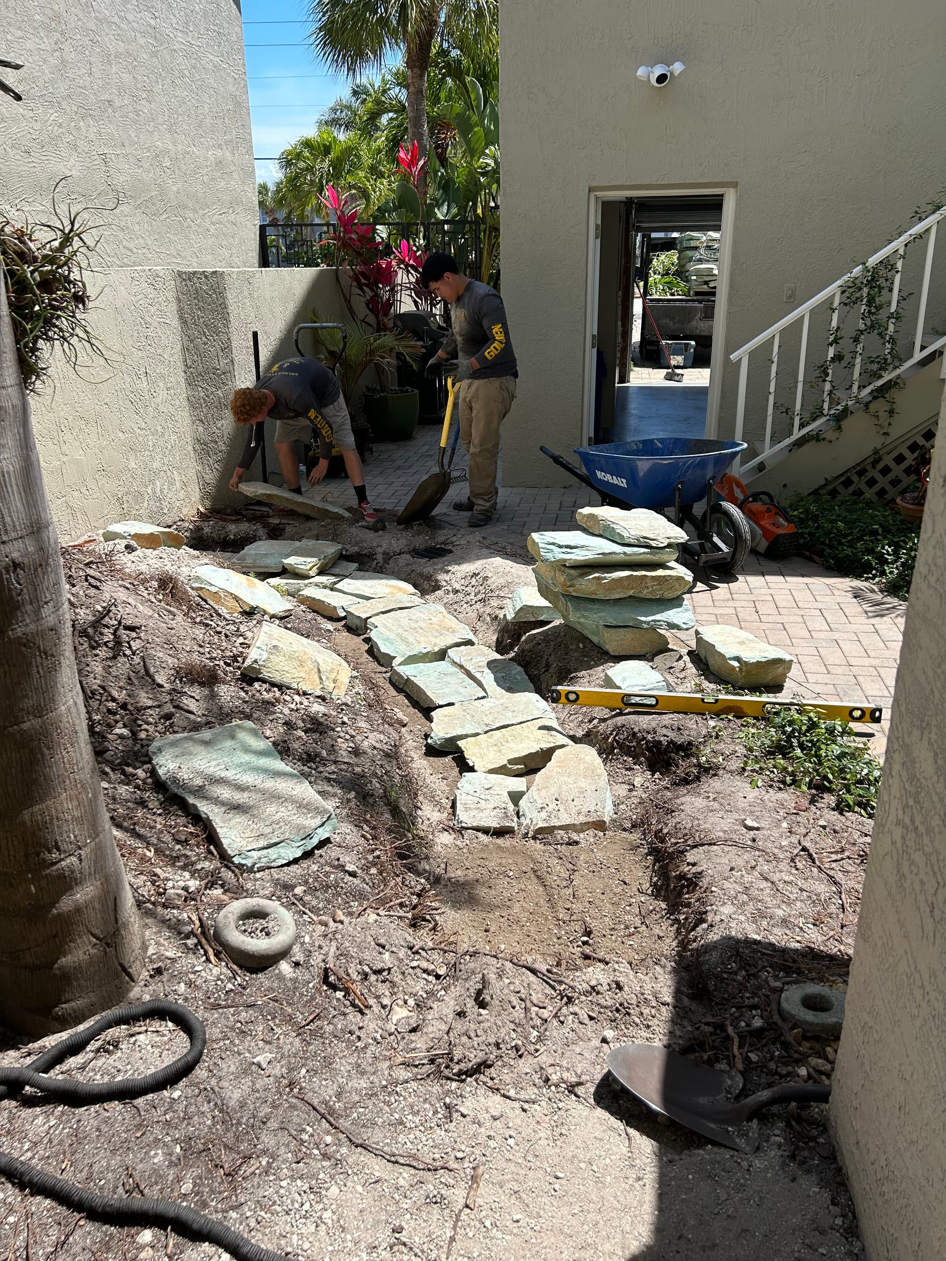 Gallery photos for Stunning Stonework Makeover with Green Boulder Wall: Image #2