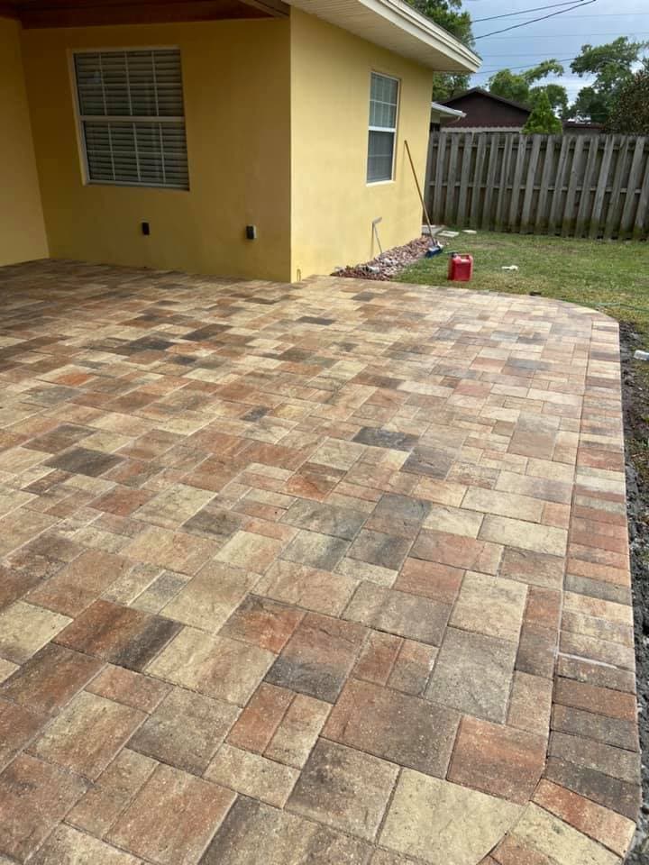 Gallery photos for Stunning Backyard Paver Patio Installation: Image #1