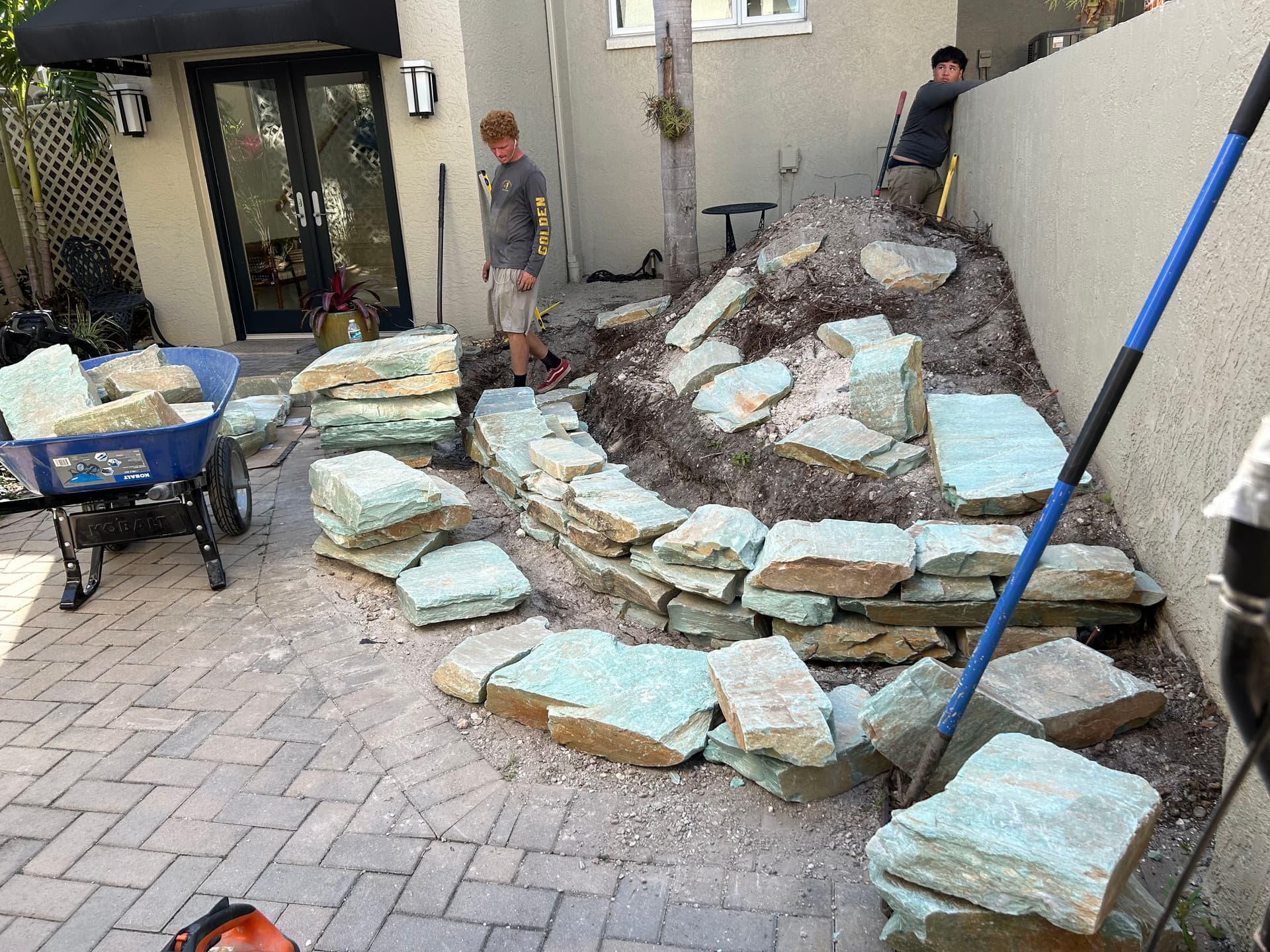 Gallery photos for Stunning Stonework Makeover with Green Boulder Wall: Image #3